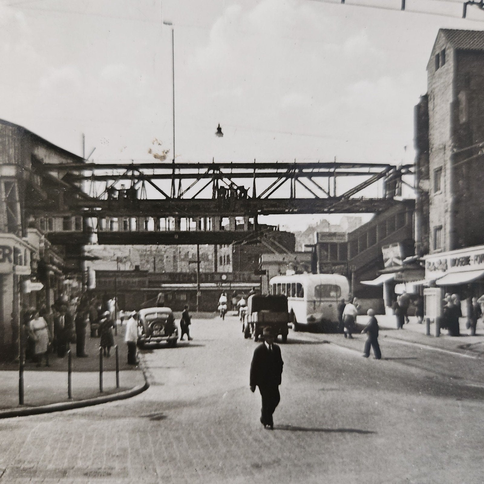 <1960 Echte foto/ kaart Wuppertal-Oberbarmen, Am Bahnhof, Verzenden, 1940 tot 1960, Ongelopen, Duitsland