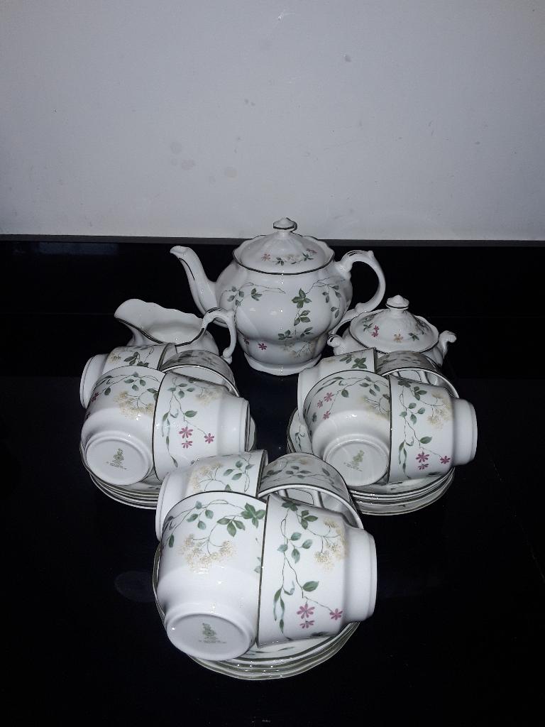 Royal Doulton landelijk 12pers theeservies Southdown, Verzenden