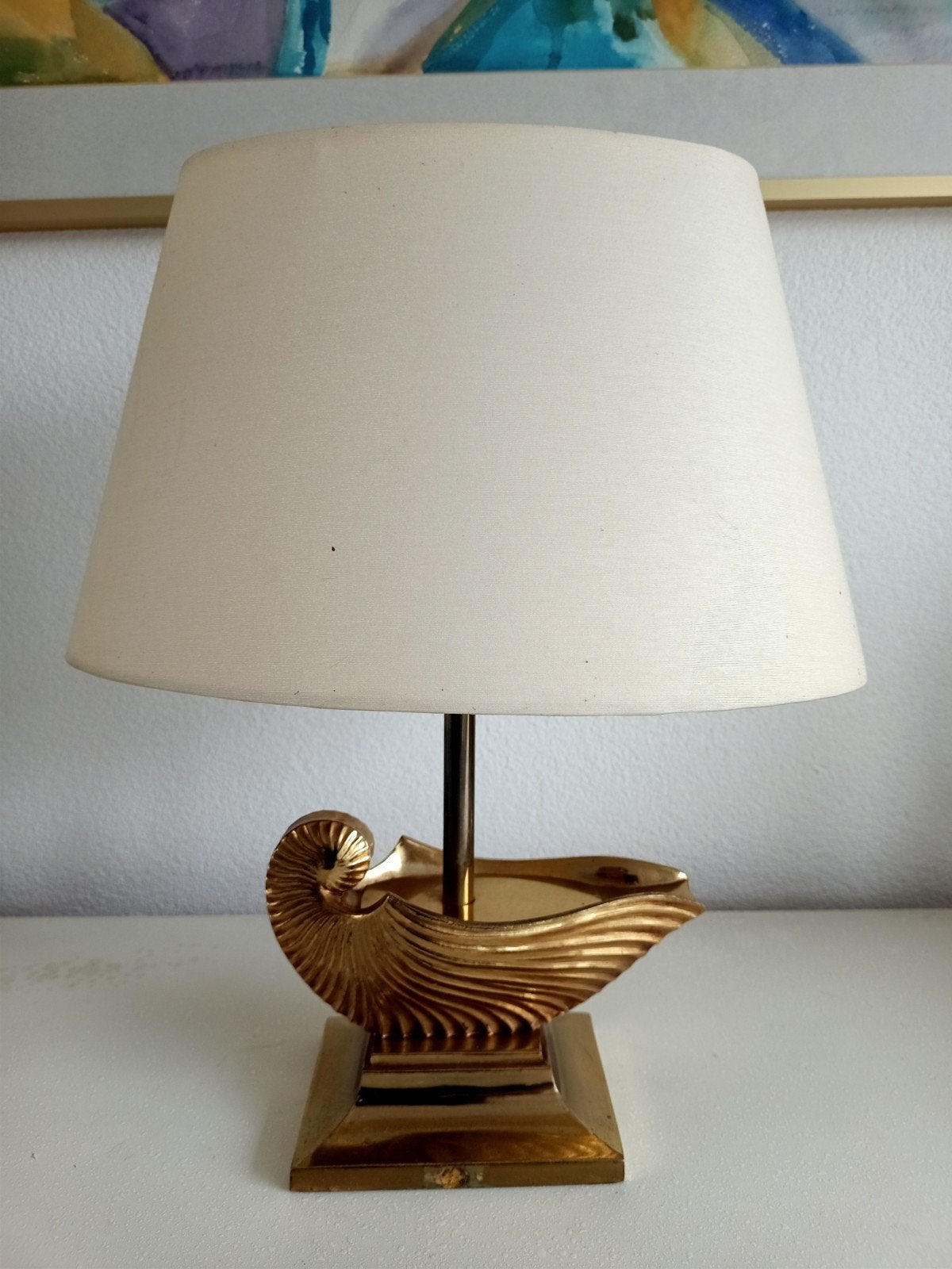 Deknudt vintage tafellamp met gouden schelpvoet en crèmekleu, Ophalen of Verzenden