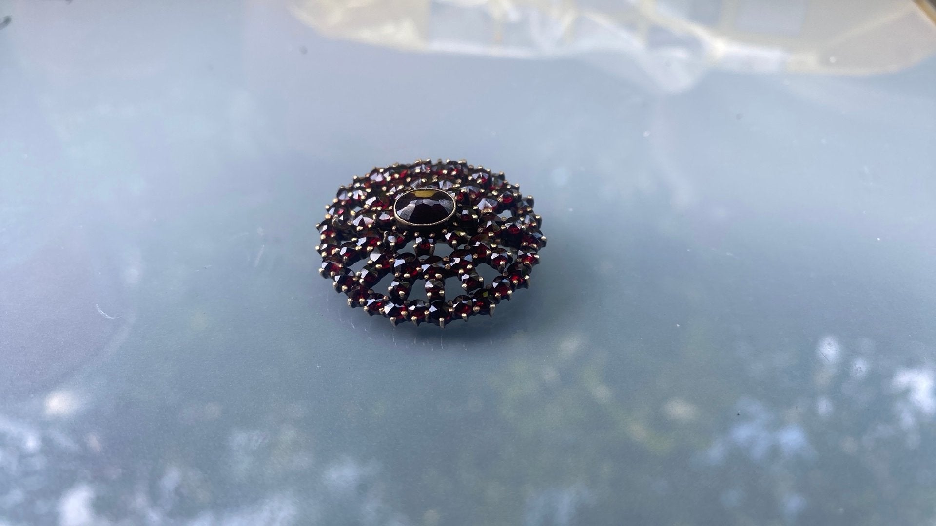 Zilveren broche met rode stenen, Ophalen of Verzenden, Zo goed als nieuw, Zilver