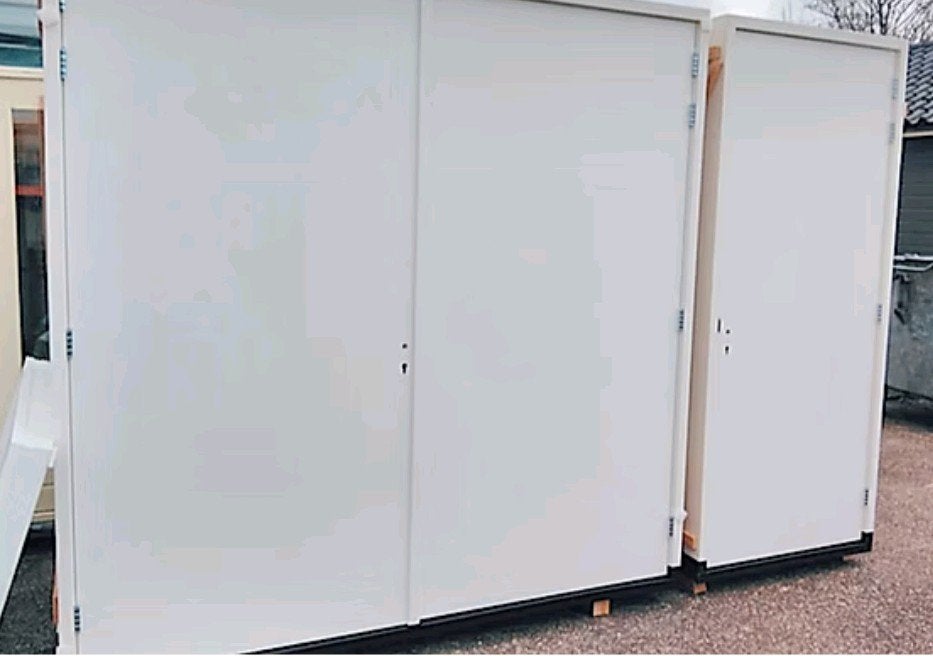 hardhout kozijn met dubbele garage deuren