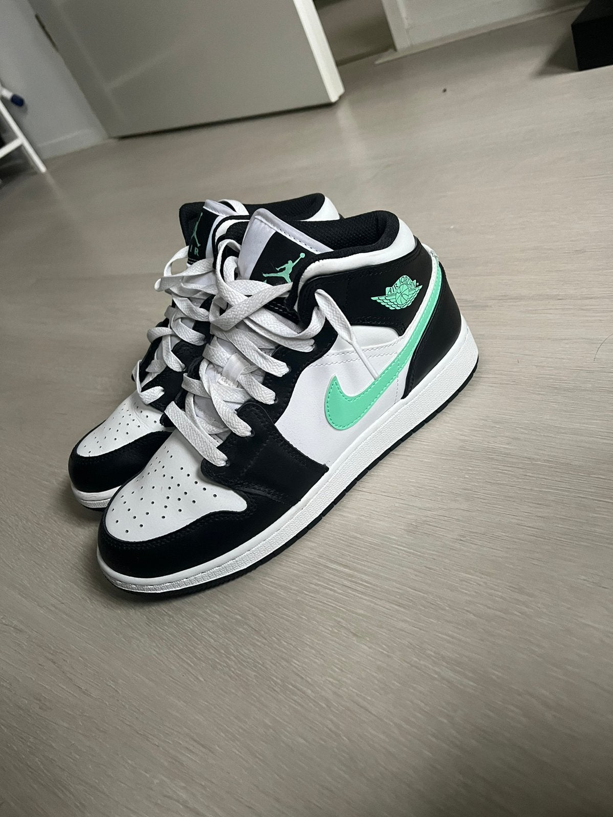 Air jordan mid 38,5, Ophalen of Verzenden, Nieuw, Sneakers of Gympen