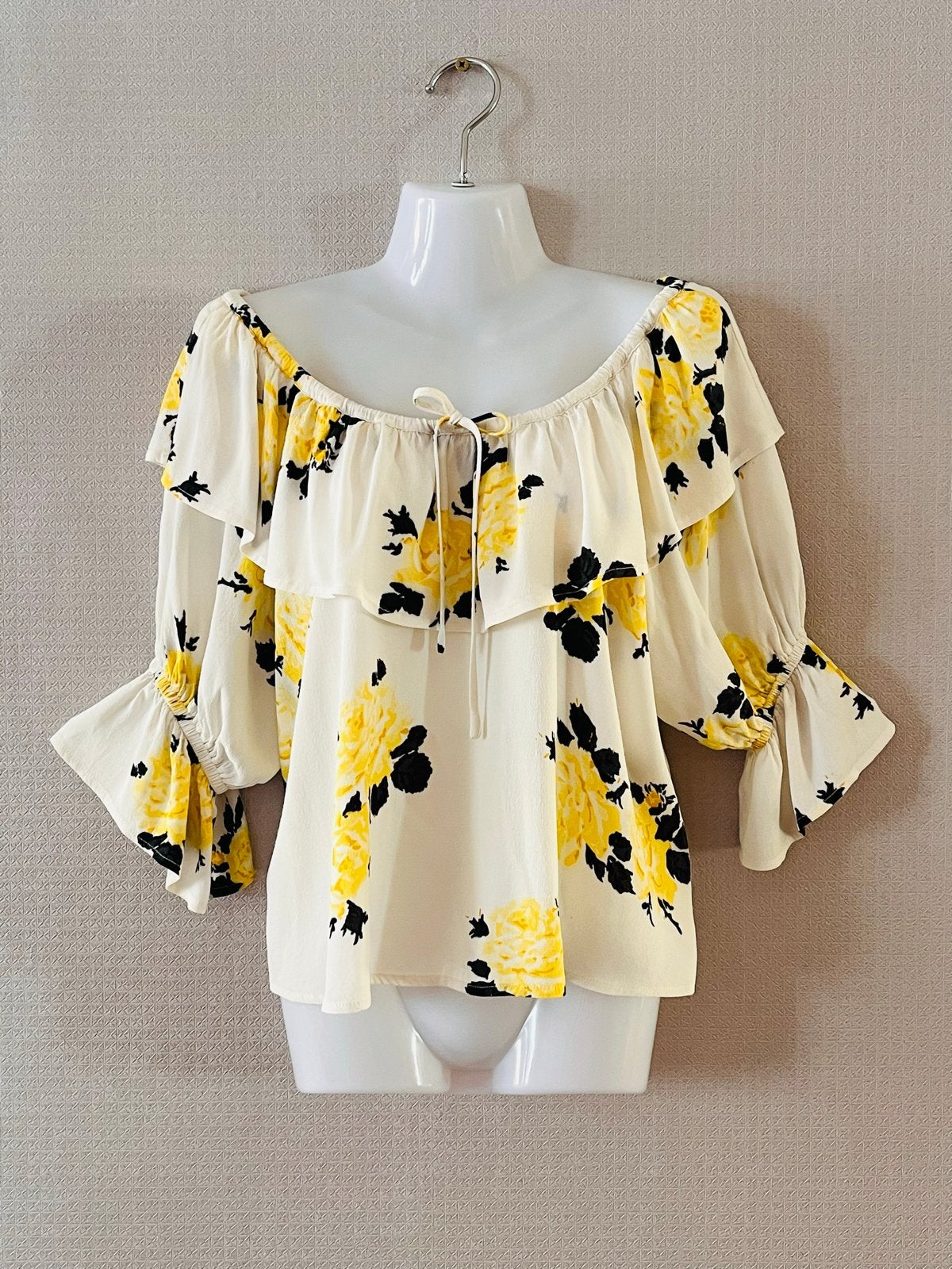 Ganni off-shoulder top met bloemenprint, maat 34, Geel, Ophalen of Verzenden, Zo goed als nieuw, Korte mouw