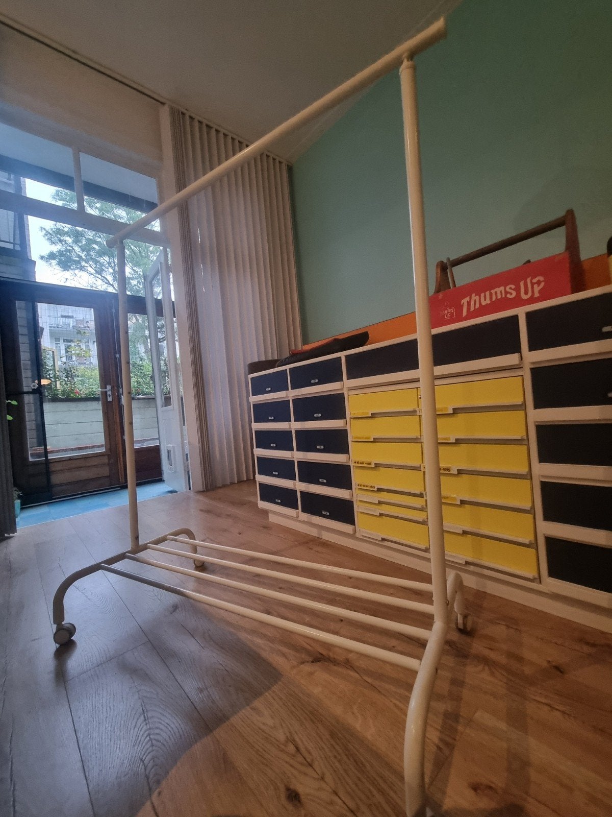 kledingrek ikea, Ophalen, Zo goed als nieuw