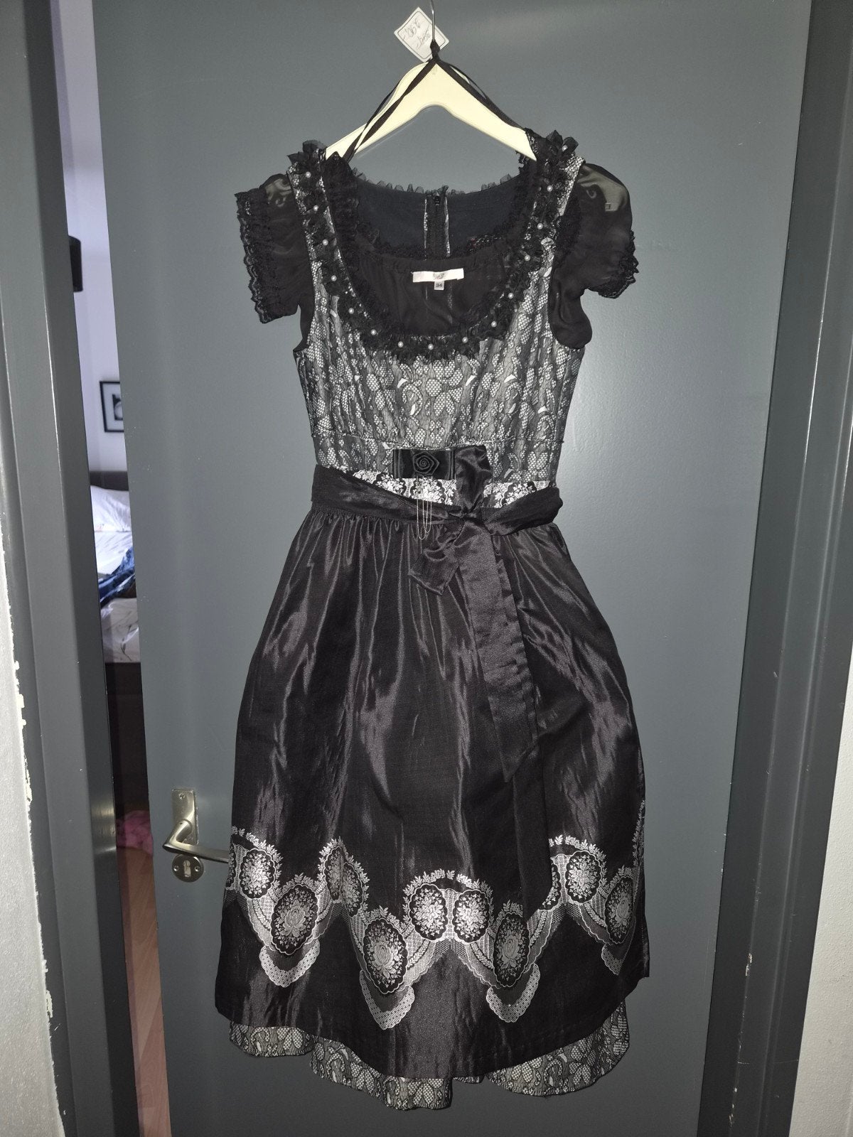 Prachtige Dirndl maat 34 - Nooit gedragen, als nieuw!, Zwart, Nieuw, Ophalen of Verzenden, Knielengte
