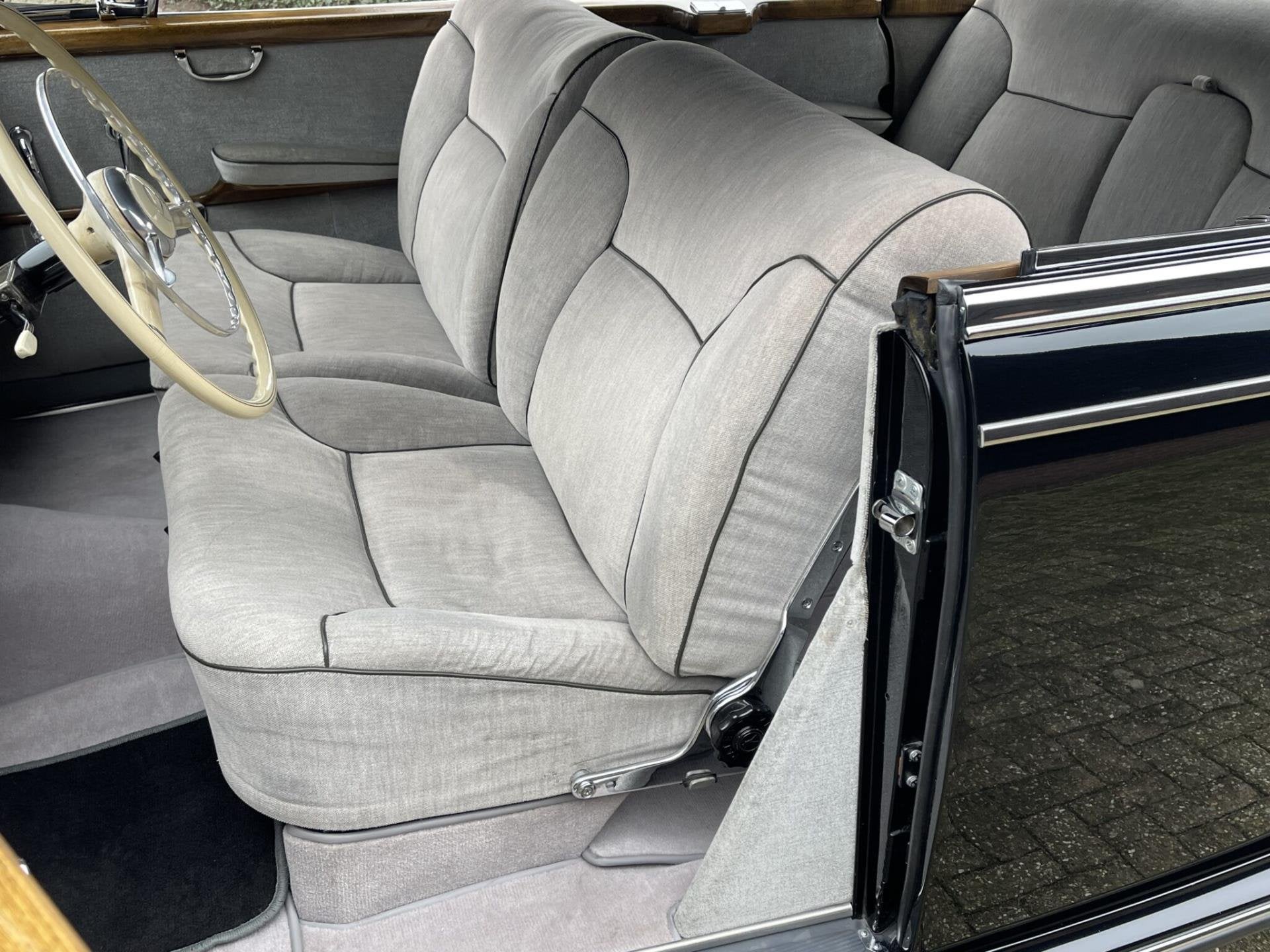 Mercedes-Benz 300 D Adenauer, gerestaureerd, Velours, foto 11