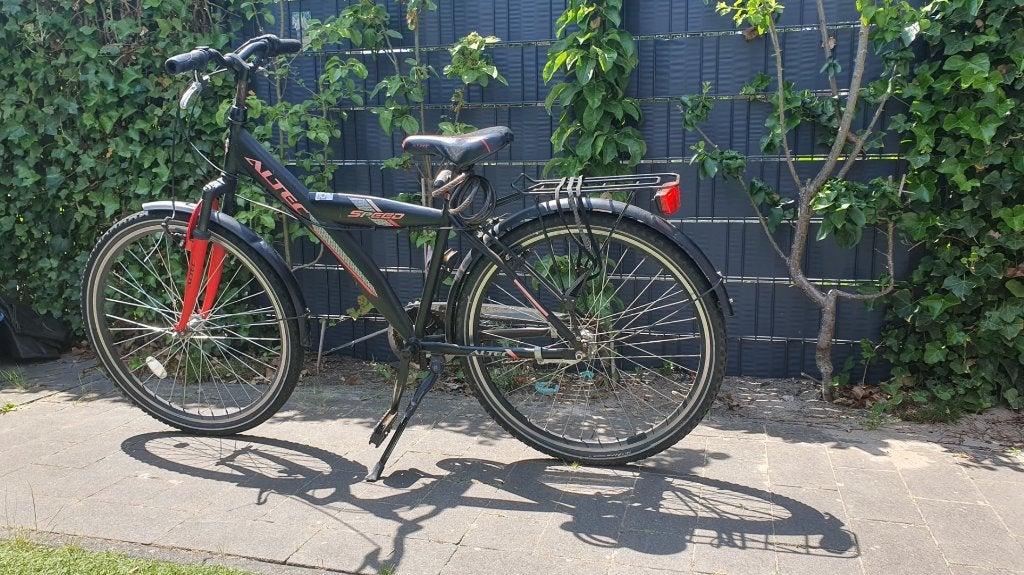 26 inch fiets zwart/rood Altec Speed, Fietsen en Brommers, Fietsen | Jongens, Terugtraprem, Altec, Gebruikt, Versnellingen