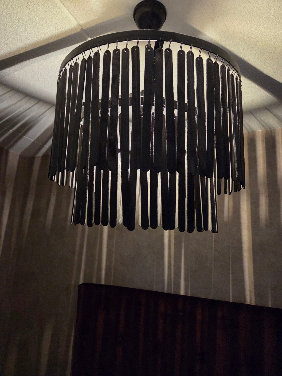 Mooie lamp met houten hangers, 60cm doorsnede, Ophalen of Verzenden, Gebruikt, Hout