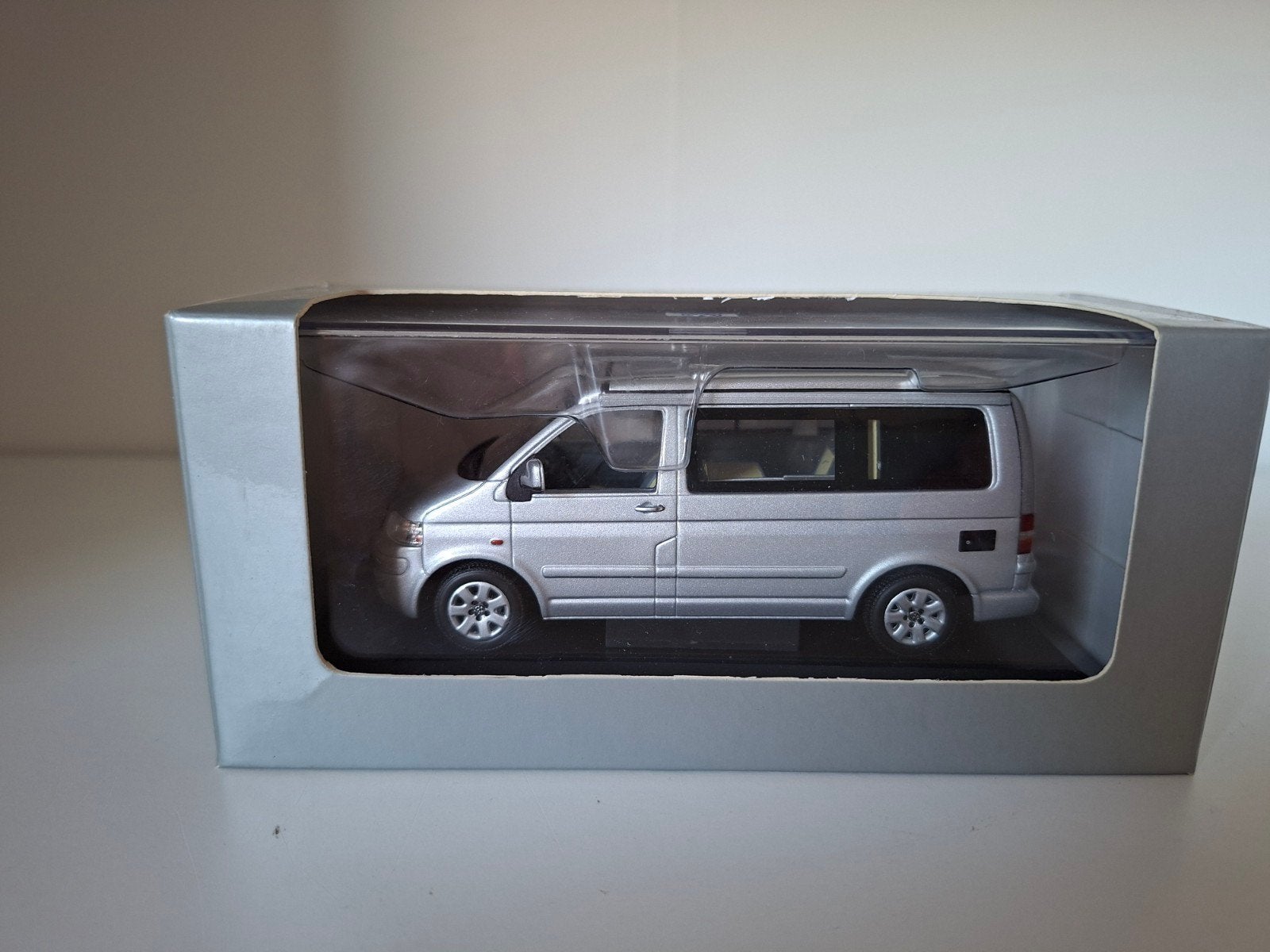 volkswagen T5 California minichamps, Ophalen of Verzenden, Zo goed als nieuw, Auto, MiniChamps