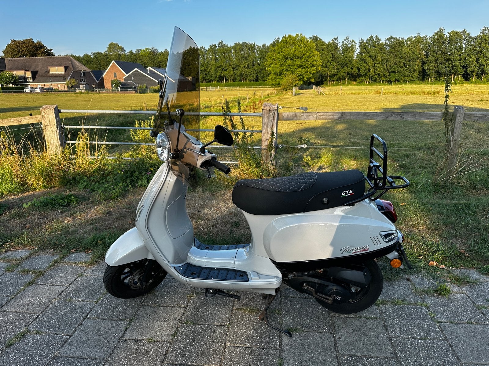GTS Toscana Scooter - Zo goed als nieuw, slechts 4240 km!, Fietsen en Brommers, Snorfietsen en Snorscooters, Zo goed als nieuw