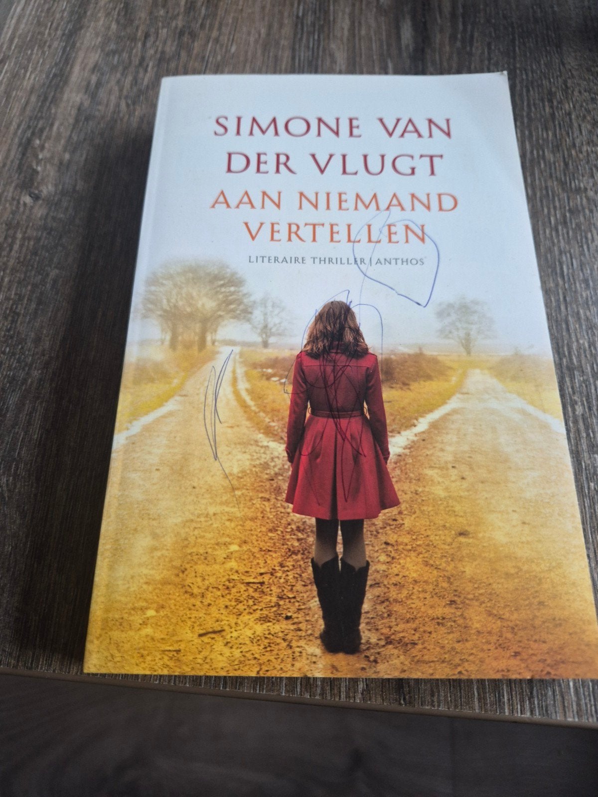 Simone van der Vlugt - Aan niemand vertellen, Simone van der Vlugt, Ophalen of Verzenden, Zo goed als nieuw