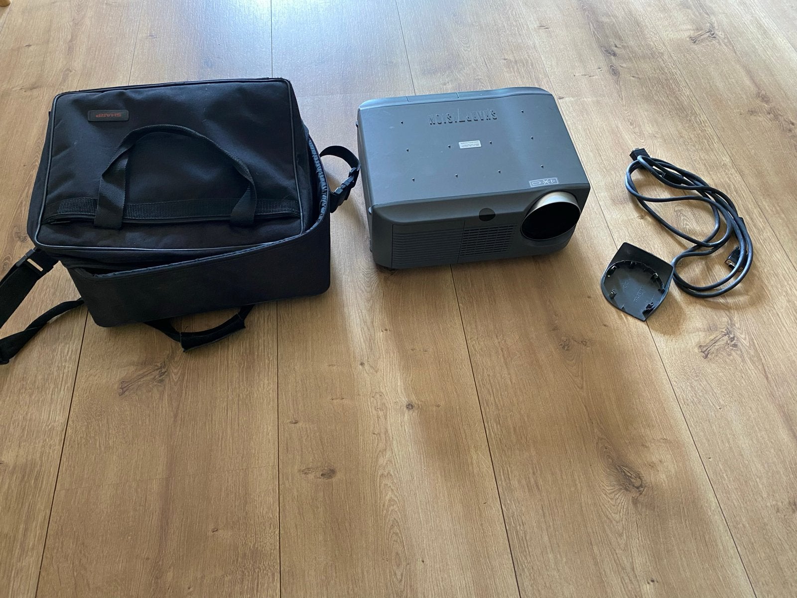 Sharp Beamer - Mooi beeld, lage prijs, scart-aansluiting, Ophalen, Gebruikt, LCD, Overige resoluties