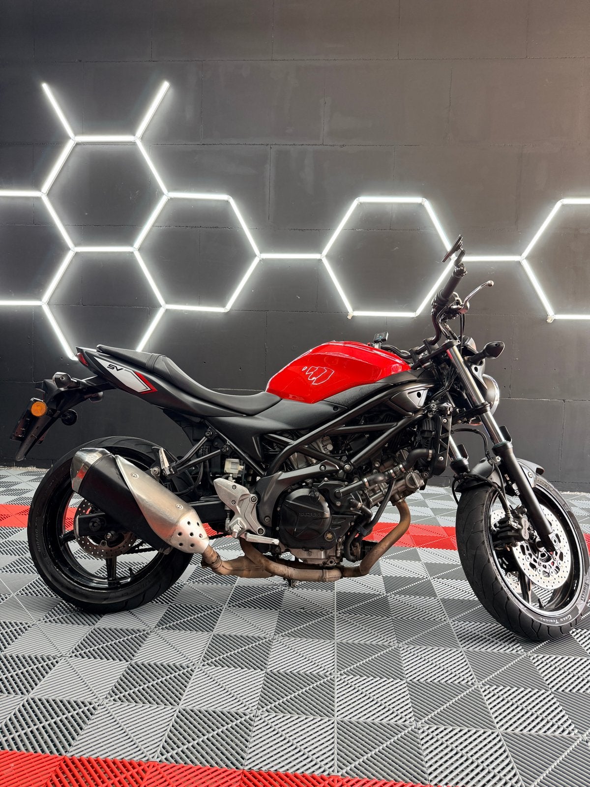 Suzuki SV 650 2016 - Krachtige Naked Bike A-rijbewijs, 2 cilinders, Motorrijbewijs A, Gebruikt, Particulier