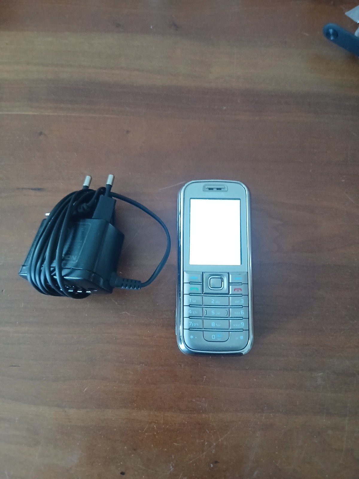 Nokia 6300 met oplader - Klassieke mobiele telefoon, Gebruikt, Verzenden, Fysiek toetsenbord, Minder dan 3 megapixel