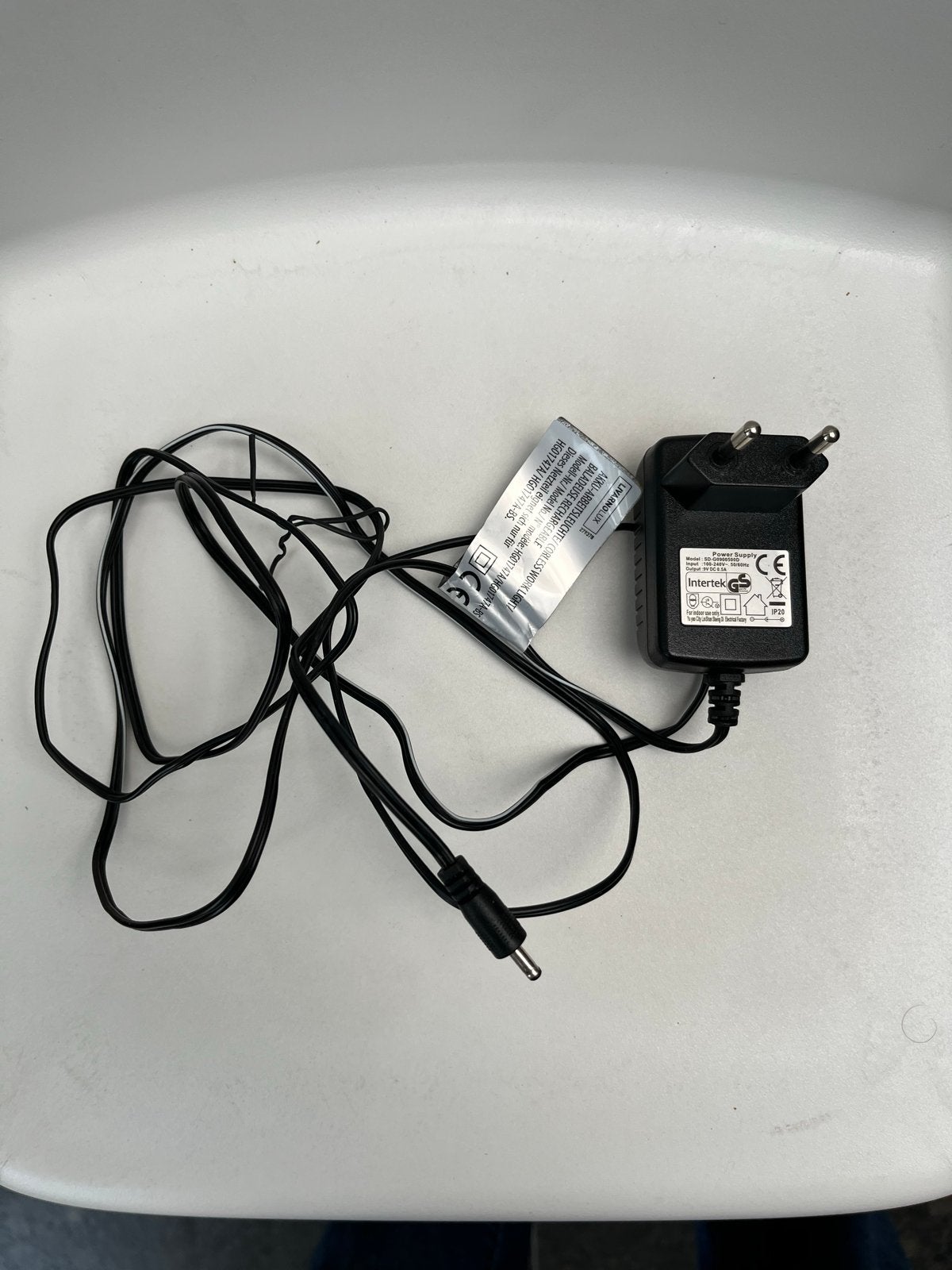 Universele Adapter Oplader 9V 0.85A, Universeel, Gebruikt, Adapter, Ophalen of Verzenden