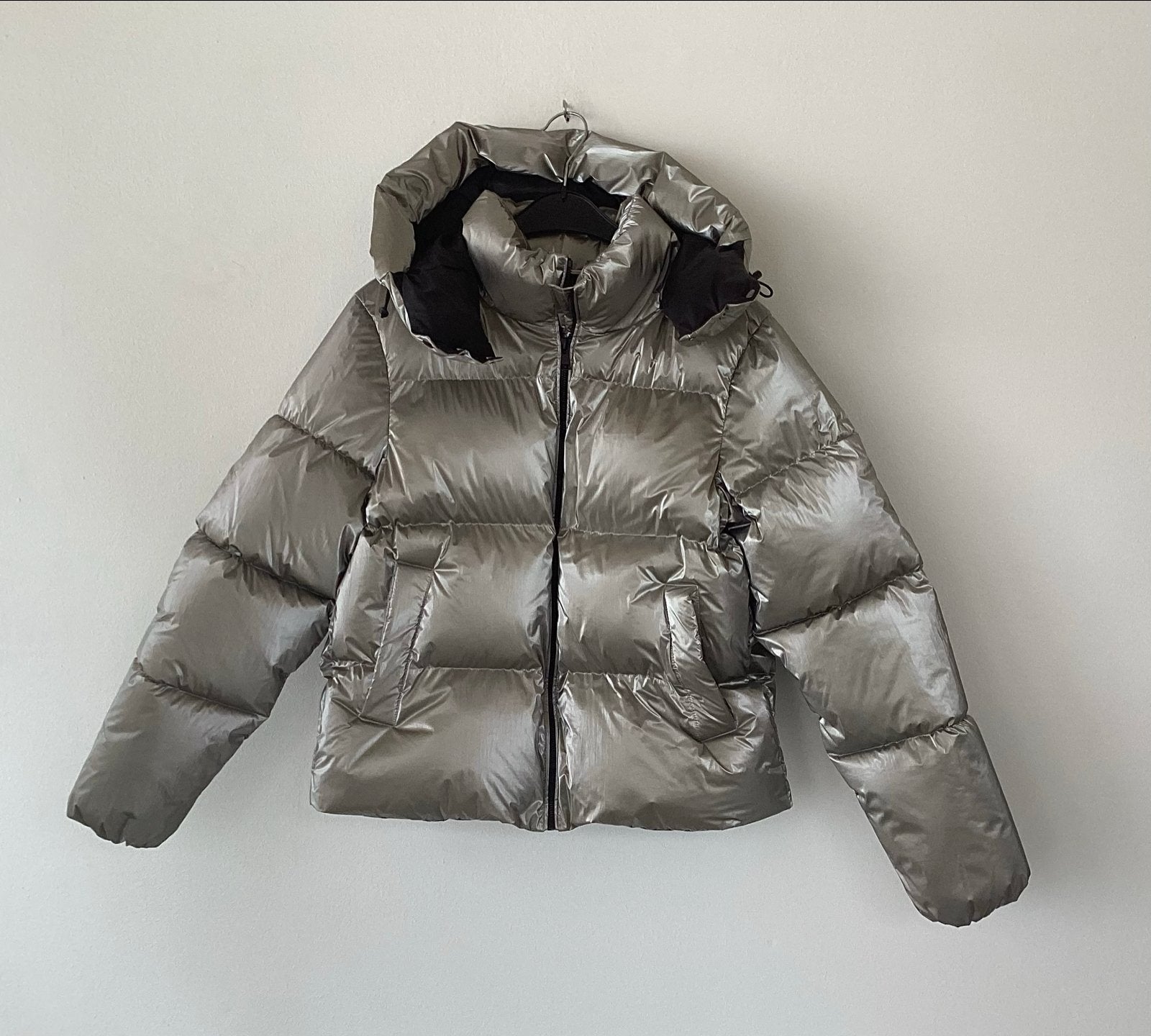 Nieuwe Geisha jas - Taupe metallic pufferjack maat S/36, Ophalen of Verzenden, Nieuw, Maat 36 (S), Overige kleuren