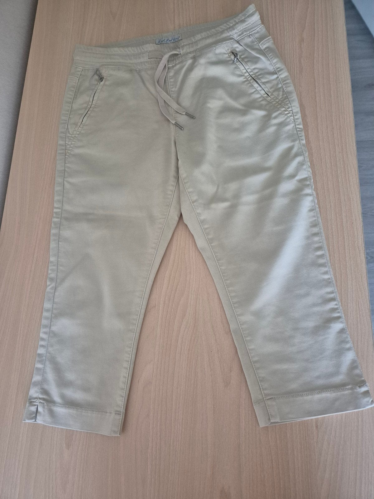 Red Button Tessy Capri - Maat 38, Maat 38/40 (M), Beige, Ophalen of Verzenden, Zo goed als nieuw