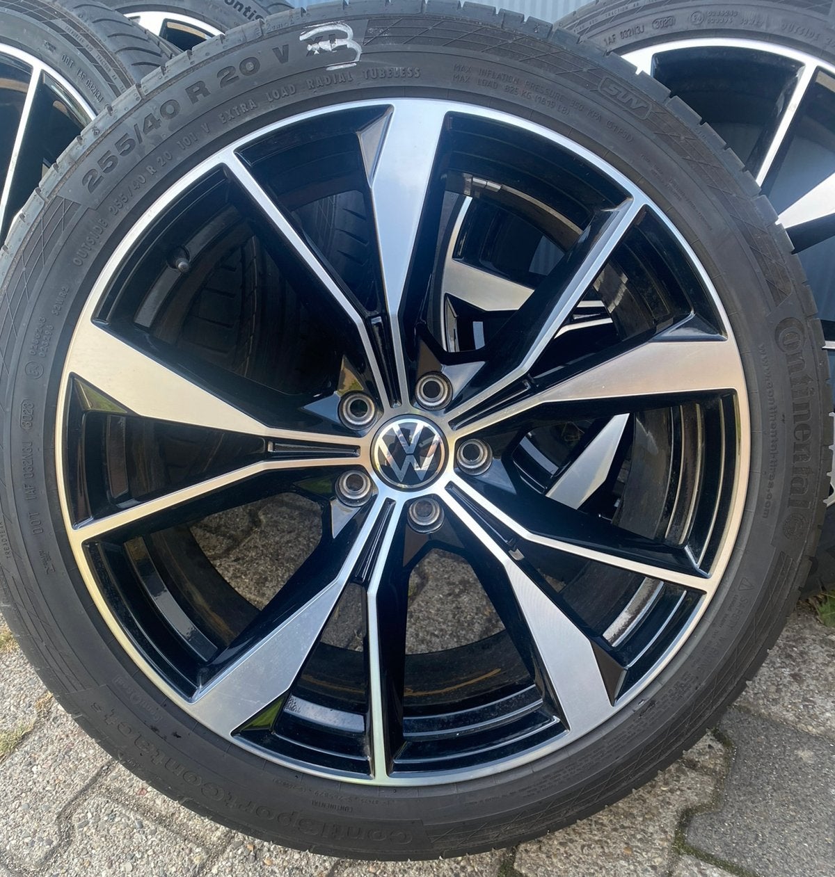 NIEUW 20” Originele VW Tiguan Misano Velgen + Zomerbanden, Auto-onderdelen, Banden en Velgen, 255 mm, Banden en Velgen, Nieuw