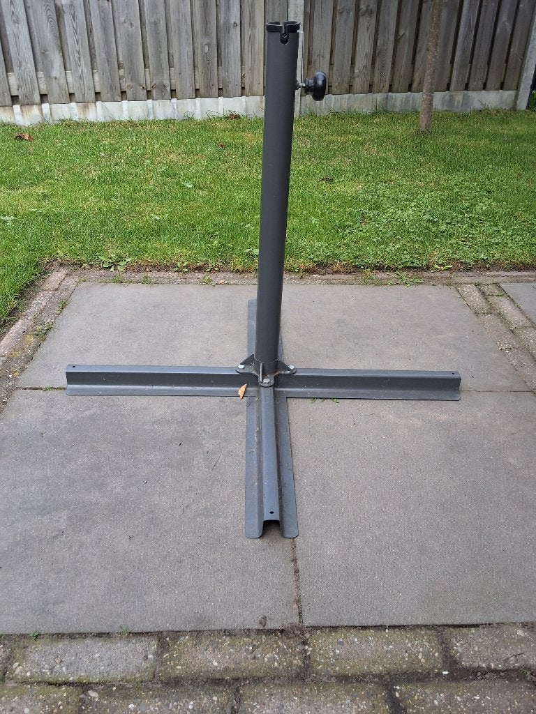 Parasolvoet metaal kruisvoet, Ophalen, Gebruikt