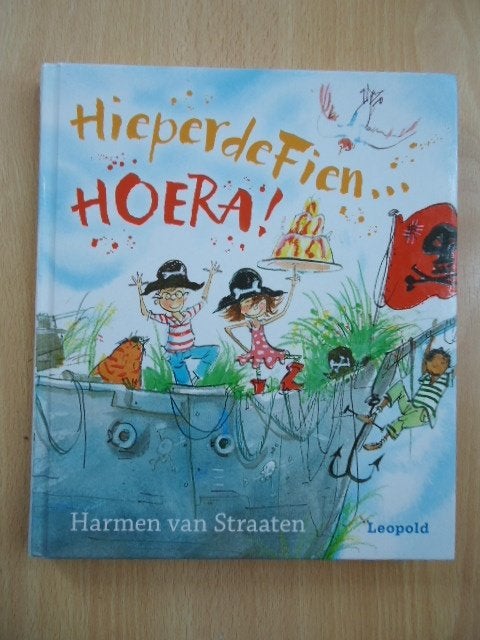 HieperdeFien.....Hoera! Harmen van Straaten, Boeken, Ophalen of Verzenden, Zo goed als nieuw, Fictie algemeen