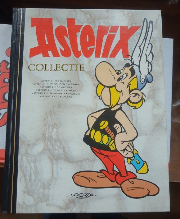 Collectie ASTERIX / bundeling van 6 strips LEKTURAMA, Boeken, Eén stripboek, Ophalen of Verzenden, Gelezen