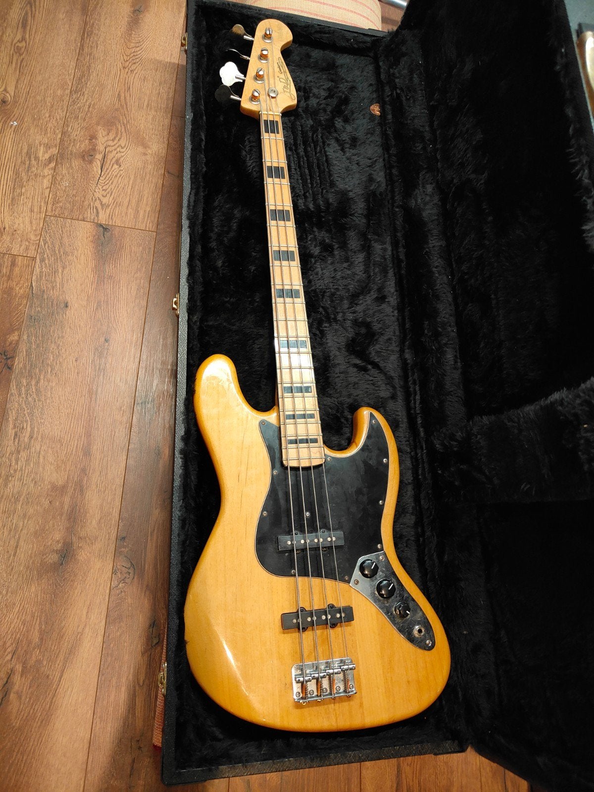 Bass Gitaar, Ophalen