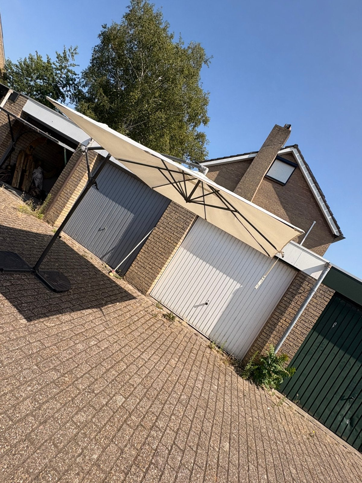 Zweefparasol met voet en 2 tegels, Tuin en Terras, Ophalen, Zo goed als nieuw, Tuinpaviljoen