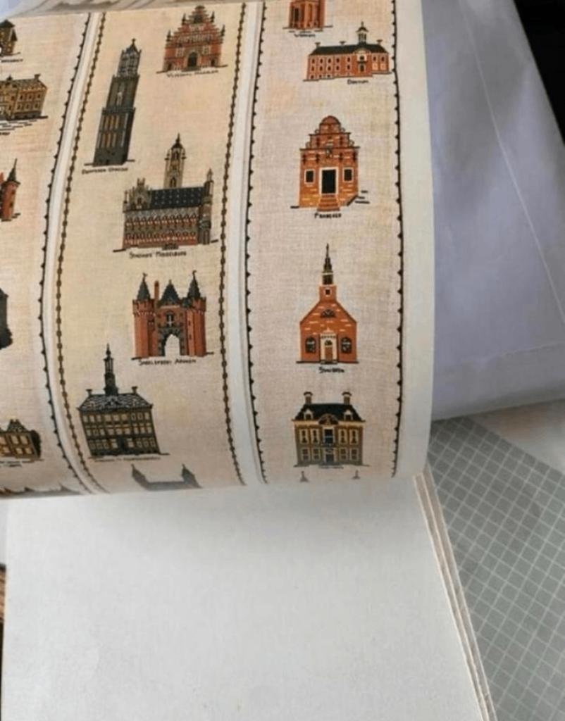 BORDUURBOEK SCHELLEKOORDEN IN KLEUR MET PATRONEN PLUS, Hobby en Vrije tijd, Borduren en Borduurmachines, Verzenden, Zo goed als nieuw