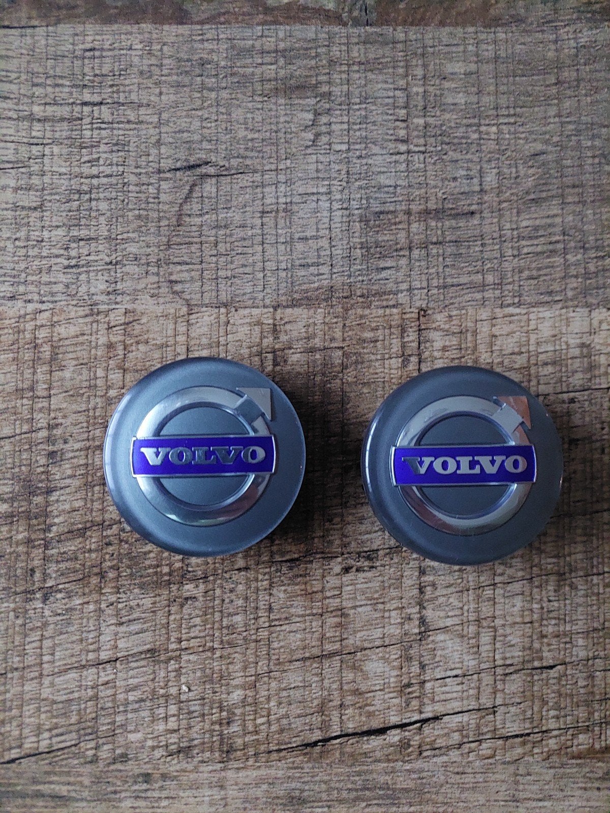 2x Originele Naafdoppen van Volvo ! Voor in LM velgen !, Auto diversen, Wieldoppen, Ophalen of Verzenden, Zo goed als nieuw