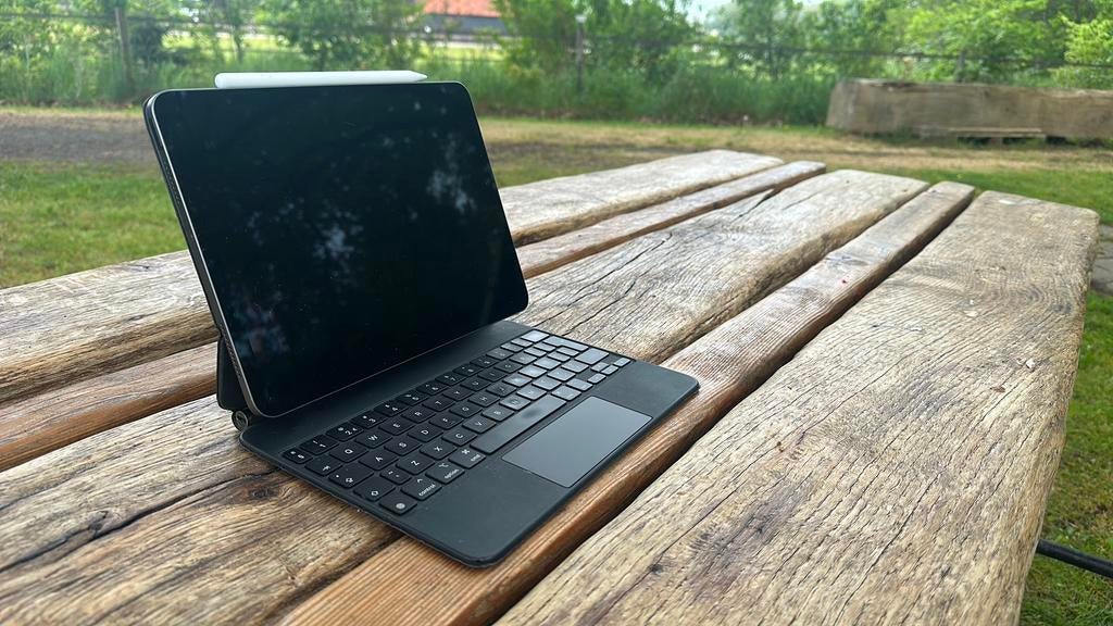 iPad air M1 256 compleet met Apple Pencil en Magic Keyboard, Computers en Software, Apple iPads, Ophalen, Zwart, Apple iPad Air