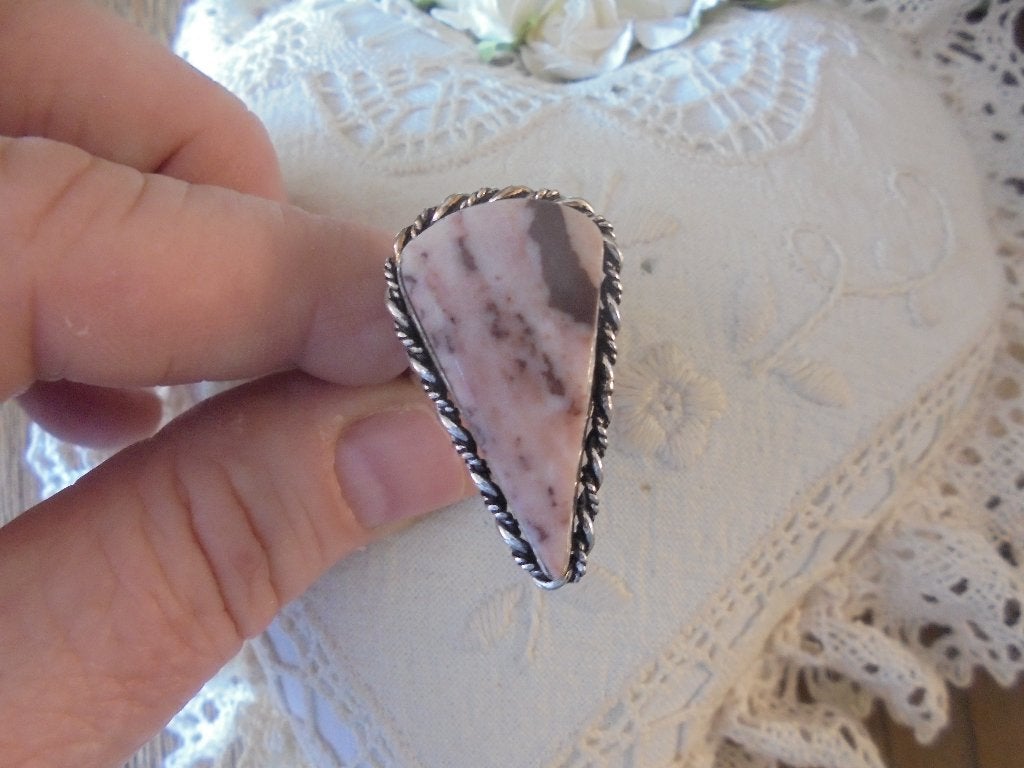 Vintage ring driehoek zilver grijs/zalm steen gemerkt, Bruin, Ophalen of Verzenden, Zo goed als nieuw, 17 tot 18