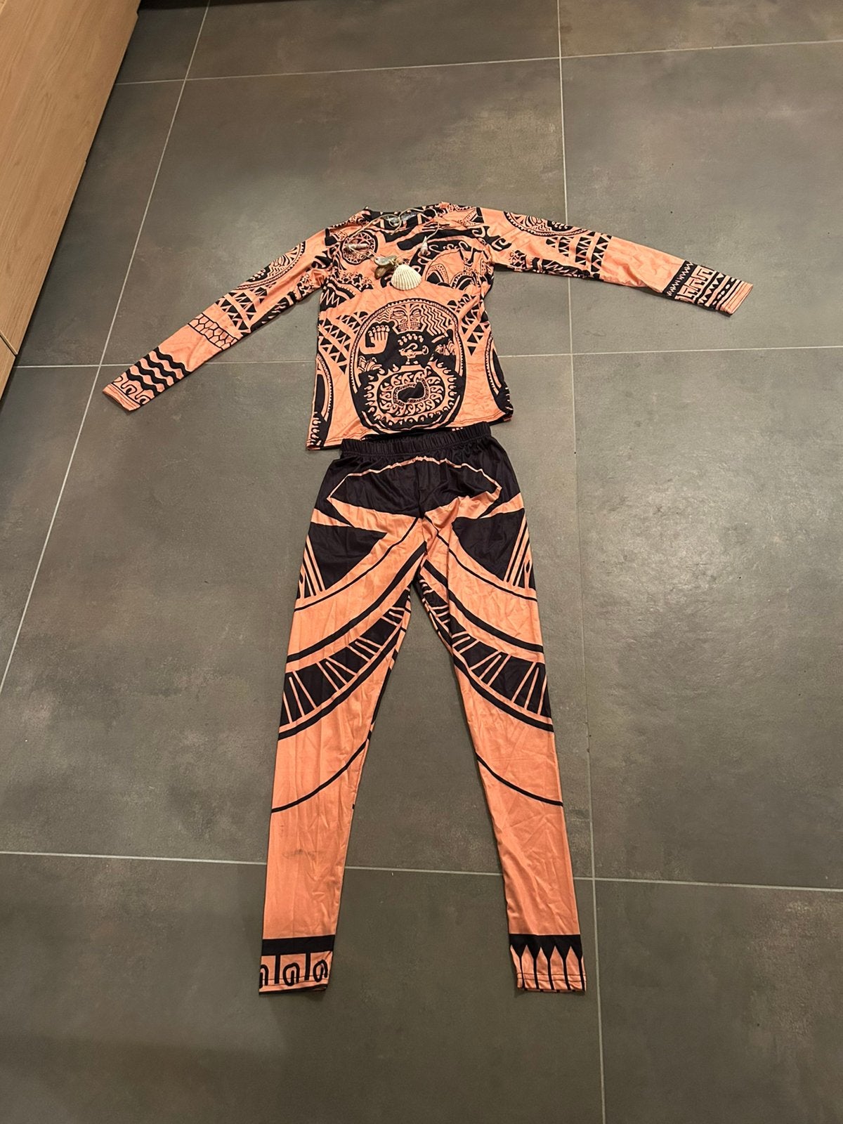1x Maui Tattoo T-Shirt & Broek / maat 150 / disney carnaval, Kleding | Dames, Carnavalskleding en Feestkleding, Carnaval, Ophalen of Verzenden