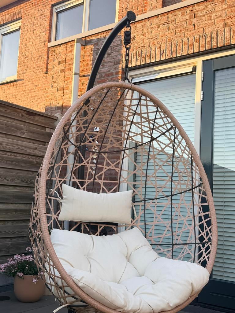 Comfortabele hangstoel met standaard en kussens, Ophalen, Gebruikt, Wicker