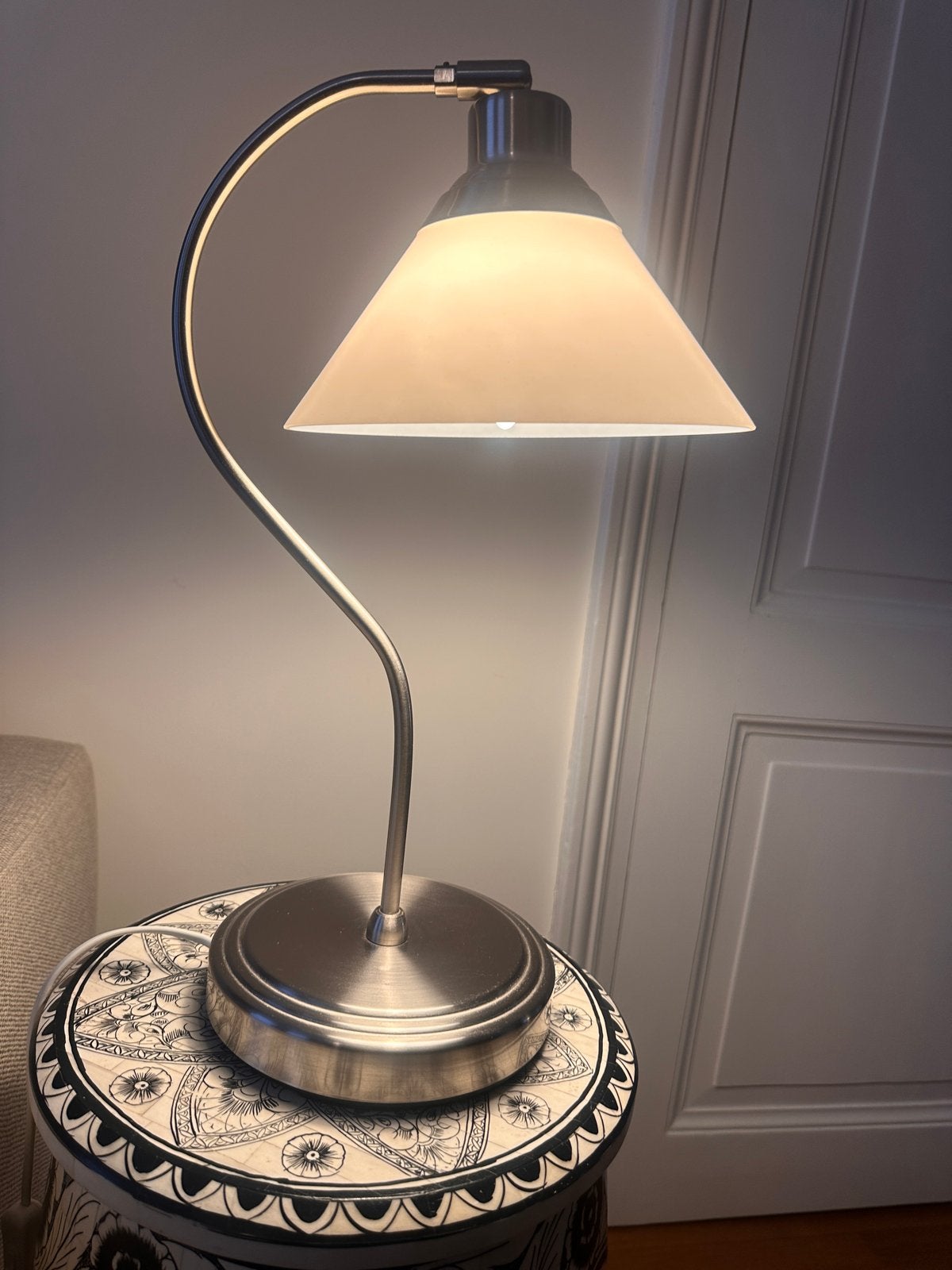Retro IKEA KROBY tafellamp - Zilver met wit glas, Vintage, Ophalen of Verzenden, Zo goed als nieuw, IKEA