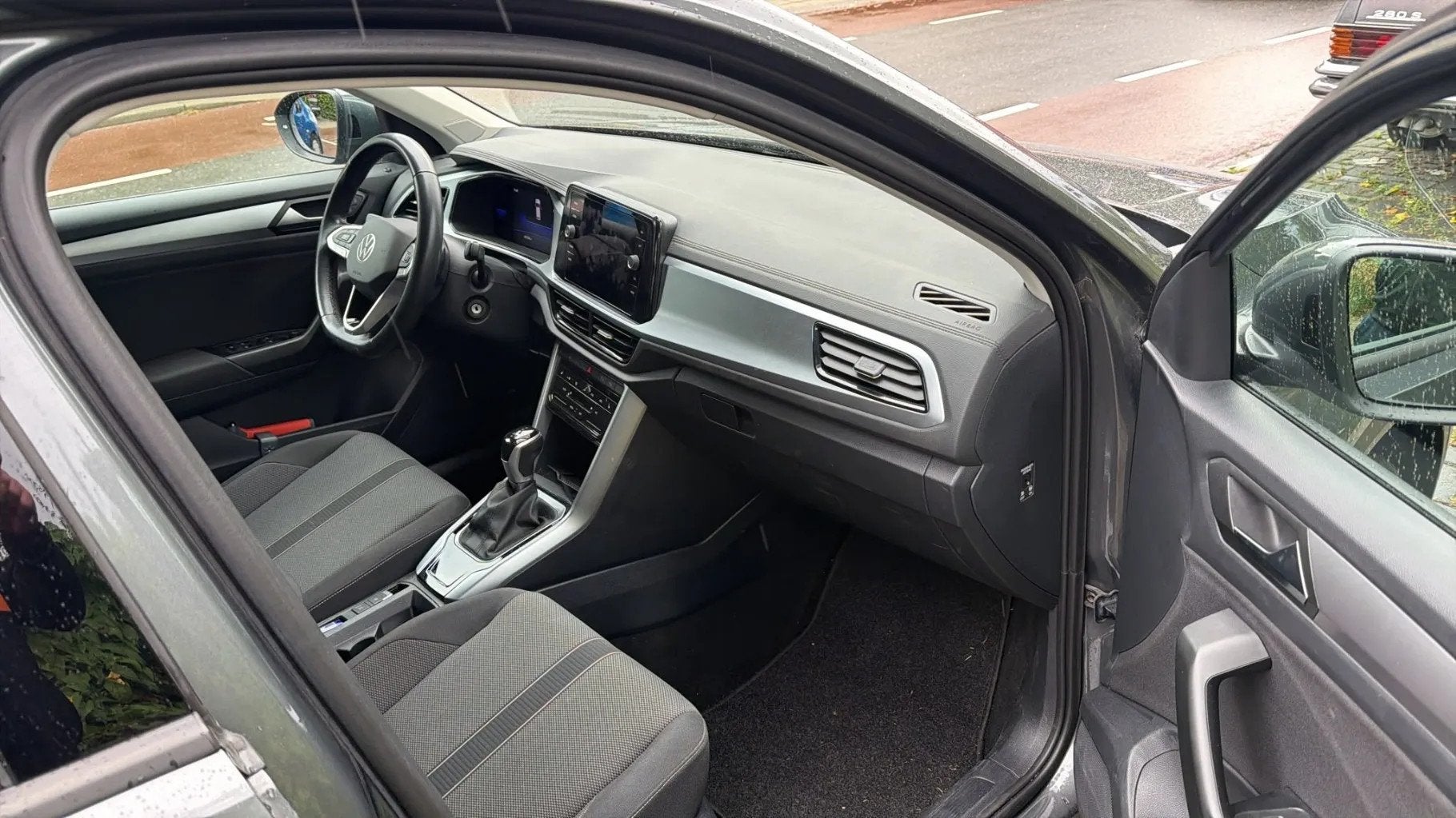 Volkswagen T-Roc 1.5 TSI 150 pk Life Business (bj 2022), Automaat, 150 pk, 1253 kg, SUV of Terreinwagen