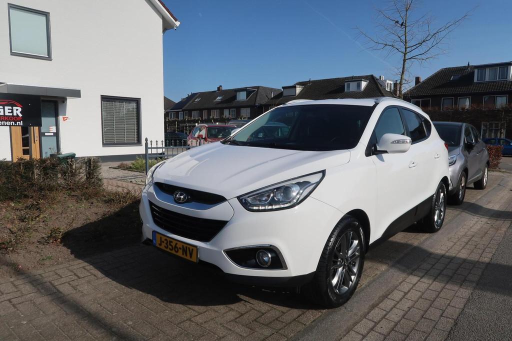 Hyundai ix35 1.6i GO|NAVIGATIE|CAMERA|CRUISECONTROL|BLUETOOT, Auto's, Voorwielaandrijving, 135 pk, 4 cilinders, Leder en Stof