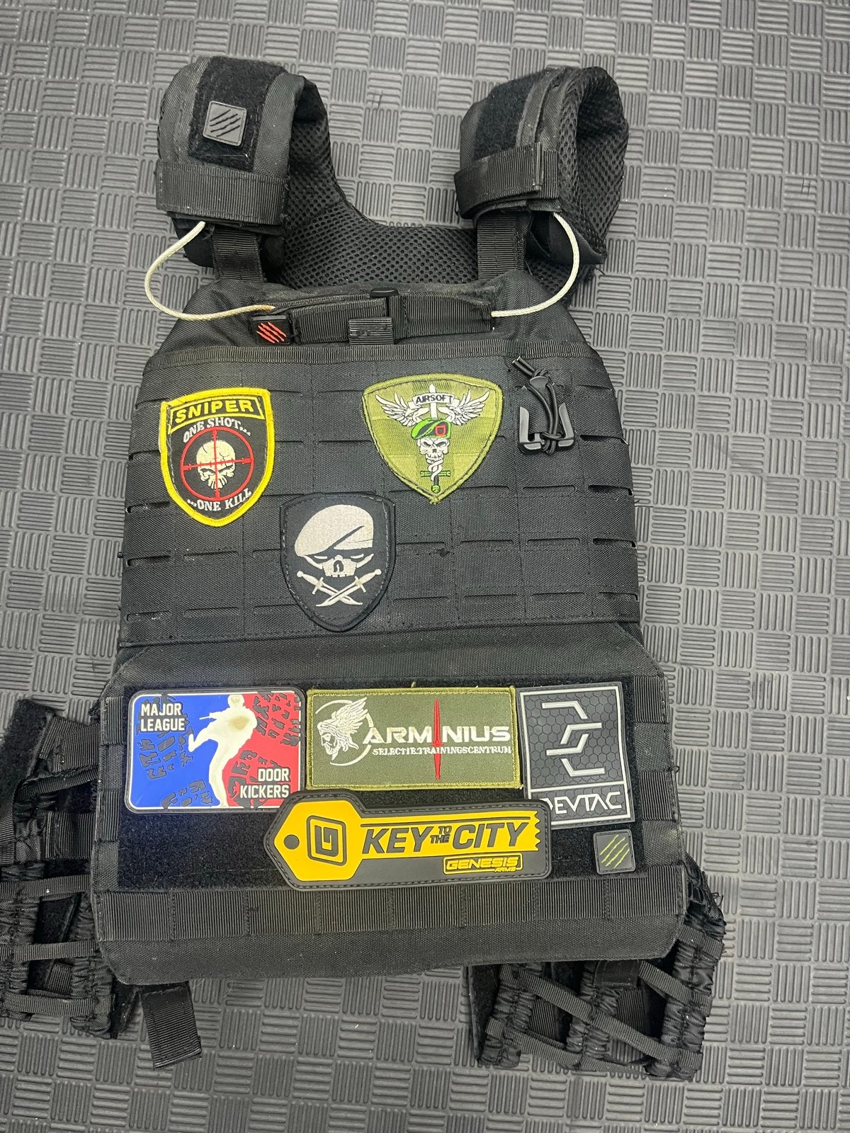 Tactisch Vest met Rogue Gewichten - Perfect voor Training, Sport en Fitness, Ophalen, Zo goed als nieuw, Armen, Overige typen