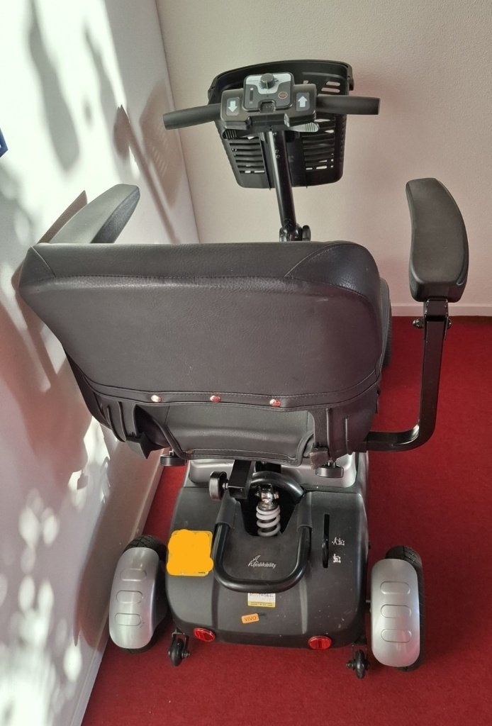 Life & Mobility Vivo Demontabele Scootmobiel – Met Mandje, Diversen, Ophalen, Life and Mobility, 10 km/u of minder, 16 t/m 25 km