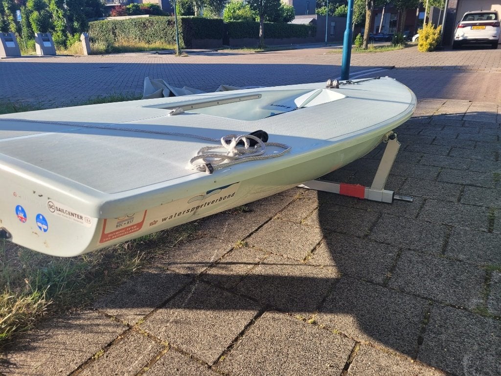 ILCA 6 / Laser Radial wedstrijdklaar met carbon topmast, Gebruikt, Minder dan 15 m², Overige typen, Ophalen