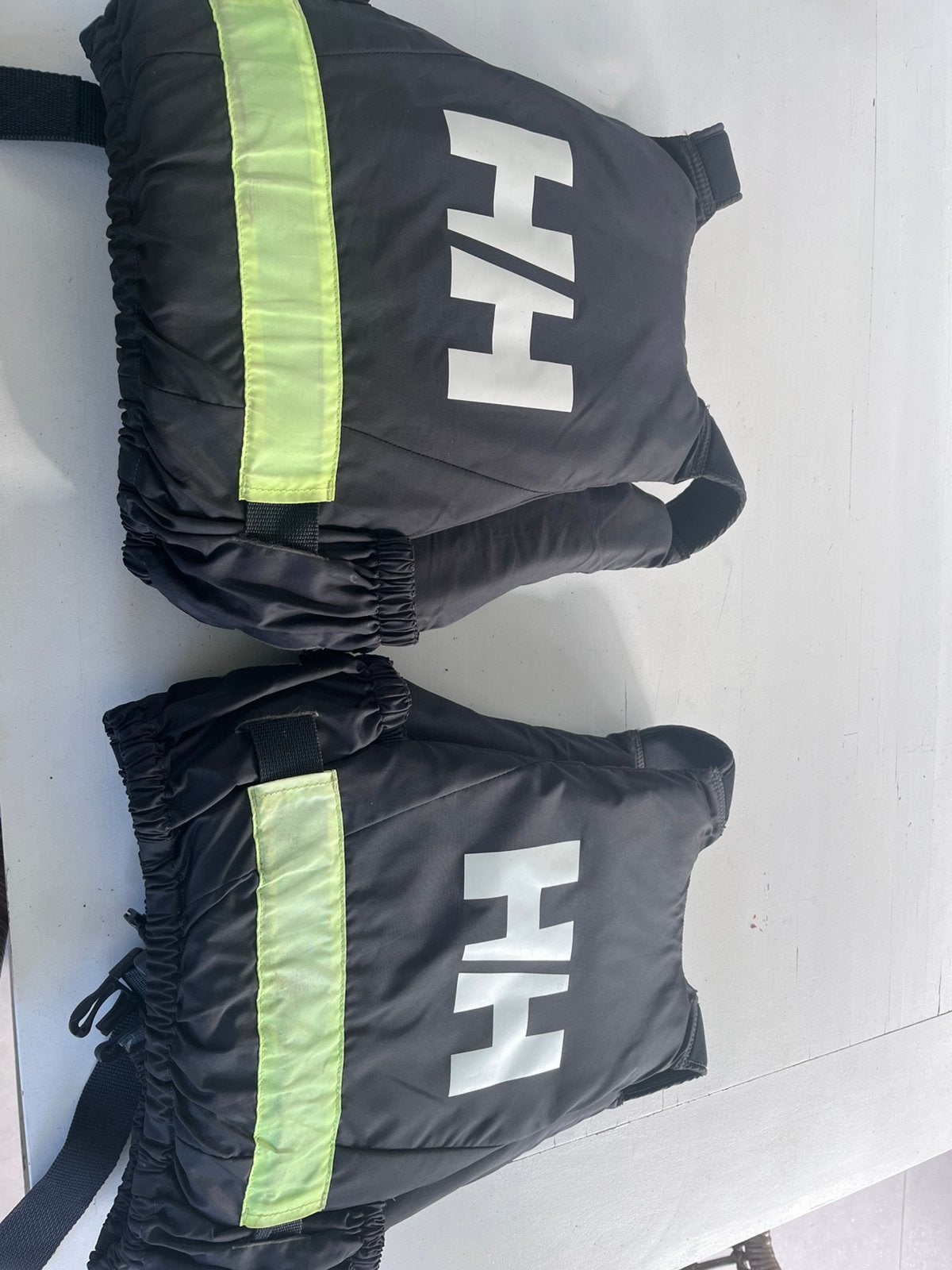 Zwemvest Helly Hansen 2 stuks 40-50 kg, Watersport en Boten, Ophalen of Verzenden, Gebruikt, Kind, Reddingsvest of Zwemvest