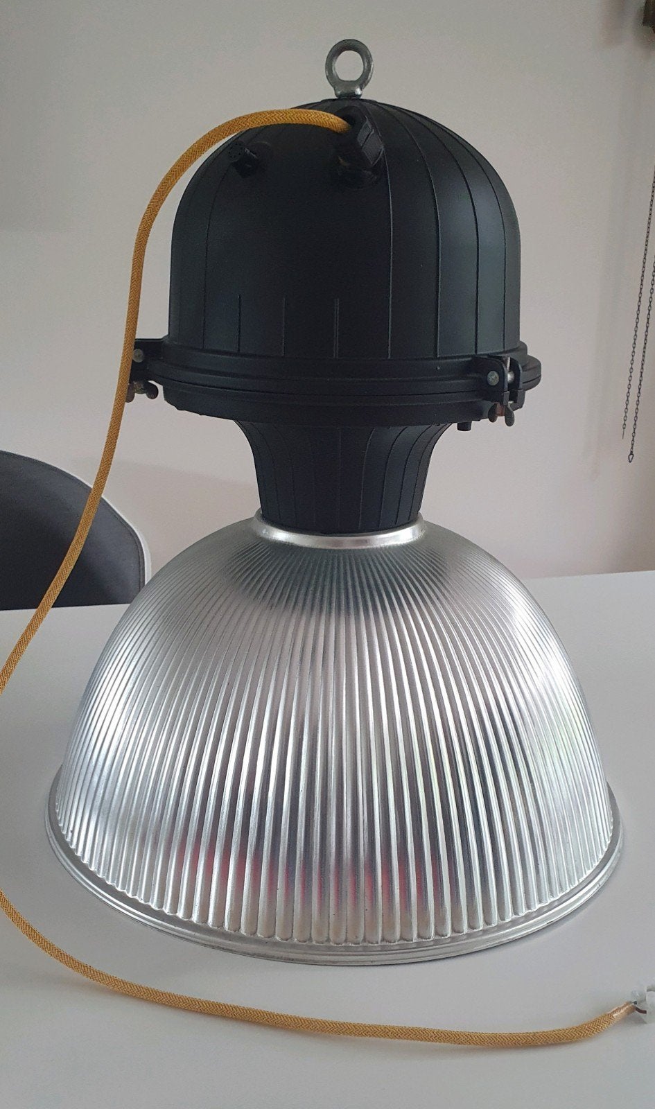 Oude fabriekslamp, Ophalen, Gebruikt, Metaal, Industrieel