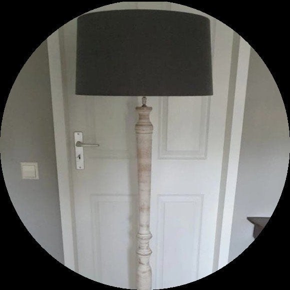 Staande lamp met donkergrijze kap, Ophalen