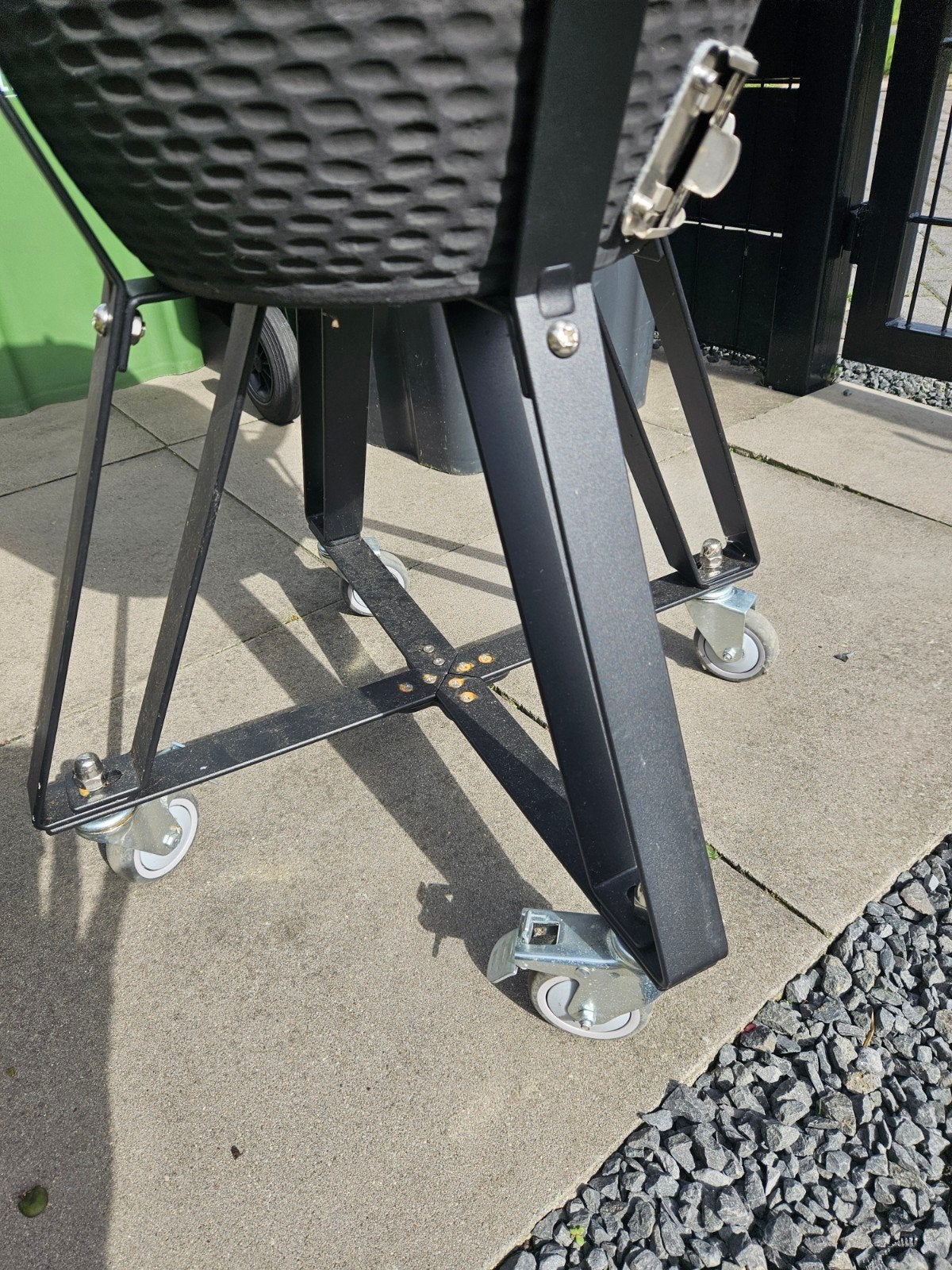Kamado BBQ met onderstel en hoes, Ophalen of Verzenden, Gebruikt, Onbekend