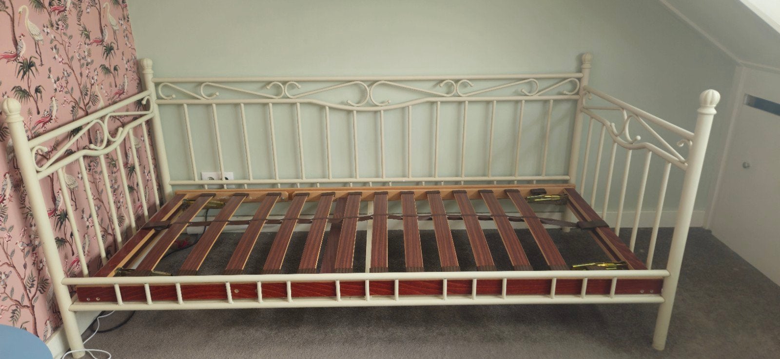 Wit metalen bedframe met lattenbodem - Eenpersoons, Ophalen, Gebruikt, 90 cm, Eenpersoons