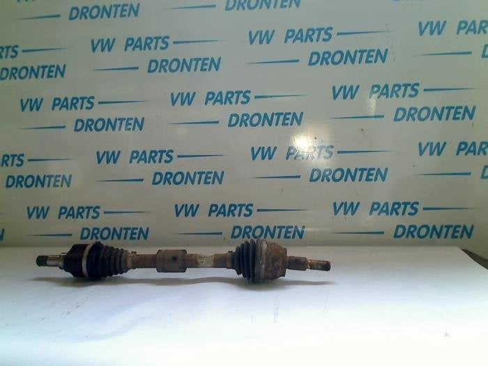 Aandrijfas links-voor van een Ford Focus