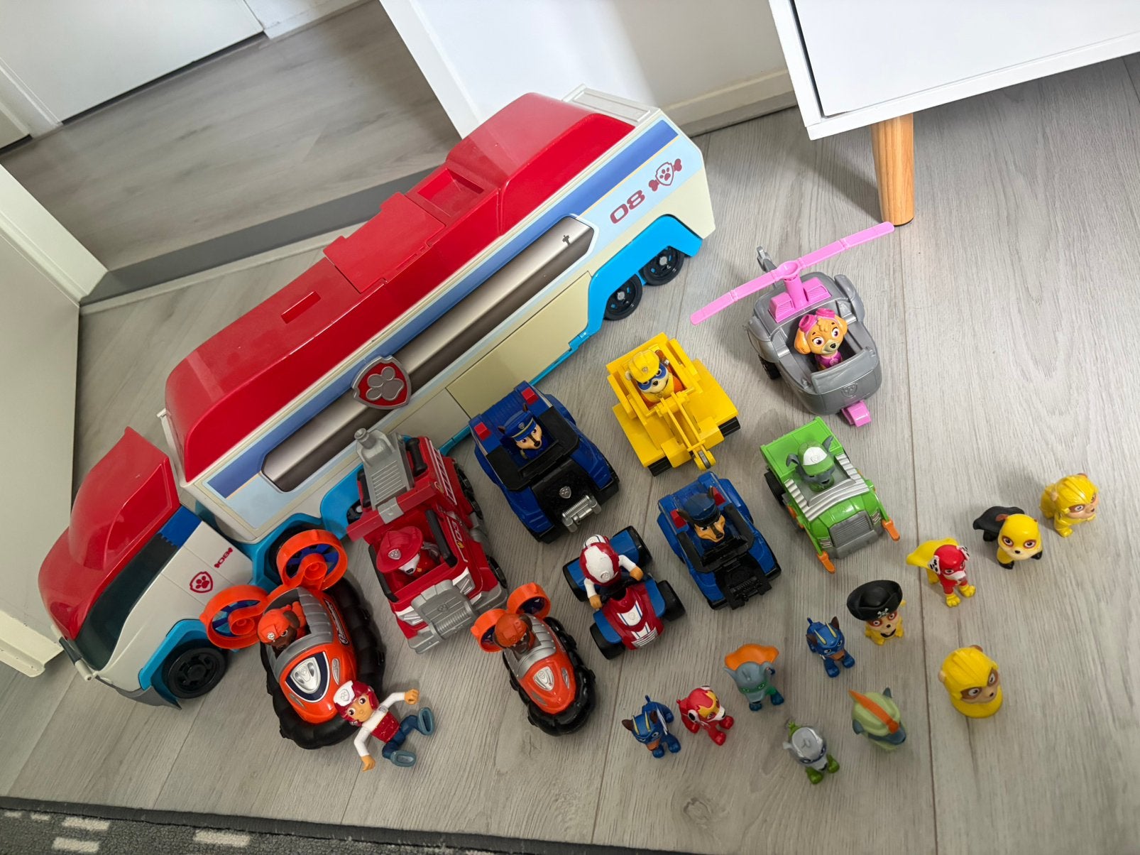 Paw patrol vrachtwagen/ auto’s/ losse hondjes, Kinderen en Baby's, Speelgoed | Actiefiguren, Ophalen, Gebruikt