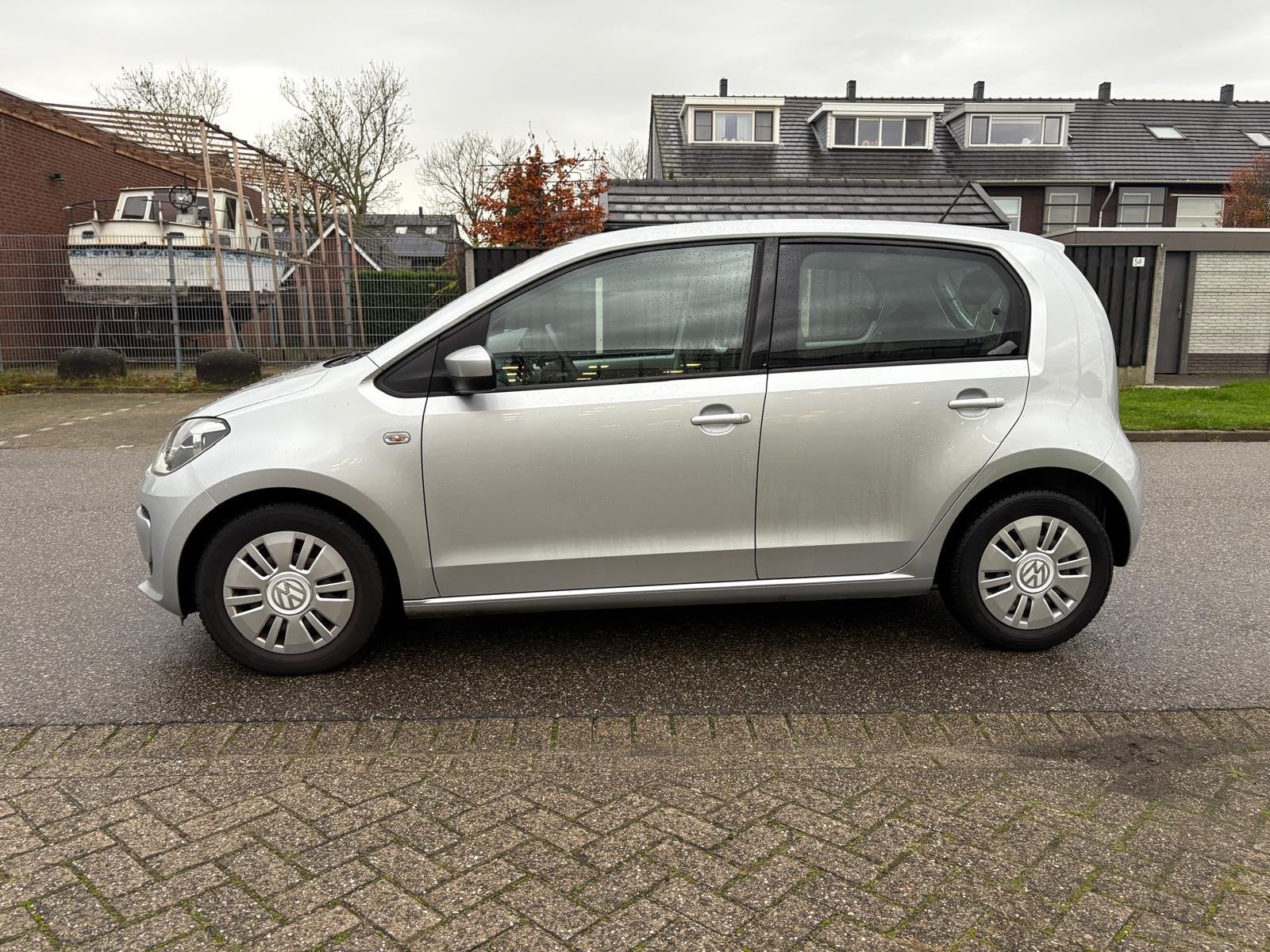 Volkswagen Up! 1.0 move up! BlueMotion 5DR*Navigatie*Airco*A, Voorwielaandrijving, Dealer onderhouden, Gebruikt, 840 kg