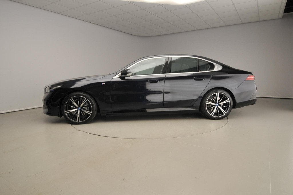 BMW i5 Sedan eDrive40 | M-Sportpakket | LED | HUD | Active c, Auto's, BMW, Automaat, Gebruikt, Zwart, Met garantie (alle)