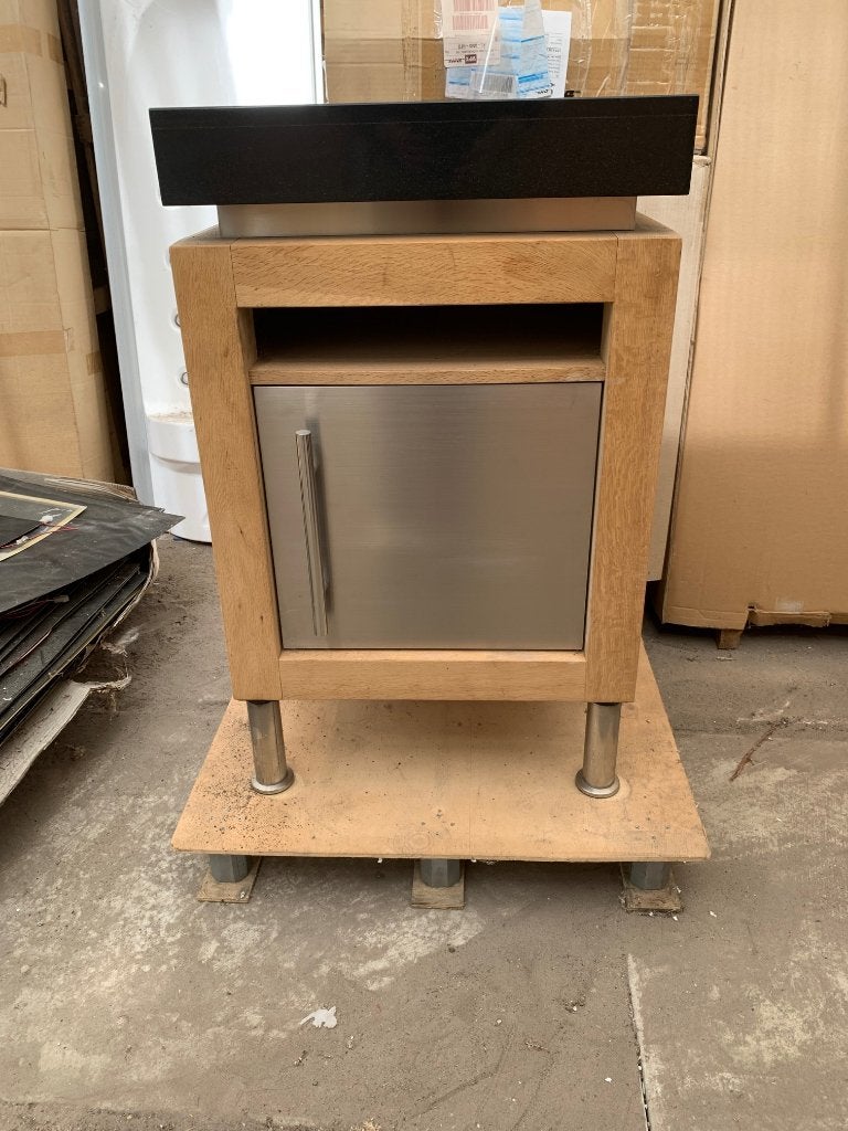 Magazijnopruiming: Luxe kast in massief eiken en natuursteen, Huis en Inrichting, Kasten | Buffetkasten, Info@new-trend.nl, Overige materialen