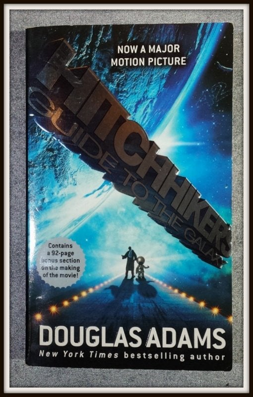 The Hitchikers guide to the galaxy, deel 5 [3911]  [BoPoSc], Boeken, Science fiction, Ophalen of Verzenden, Gelezen, Douglas Adams